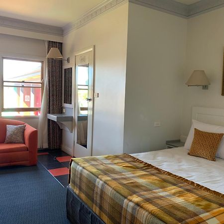 Moruya Monarch Hotel Bagian luar foto