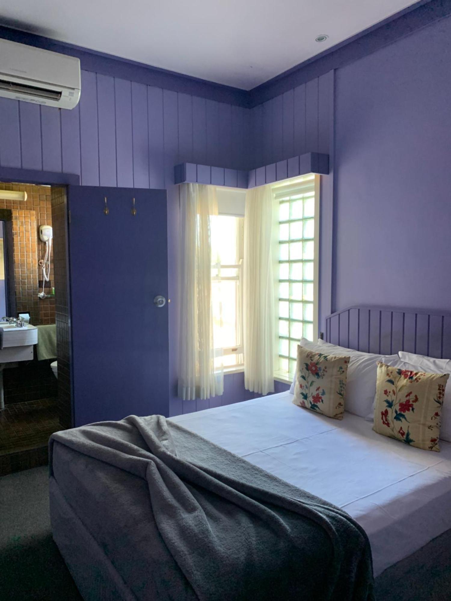 Moruya Monarch Hotel Bagian luar foto