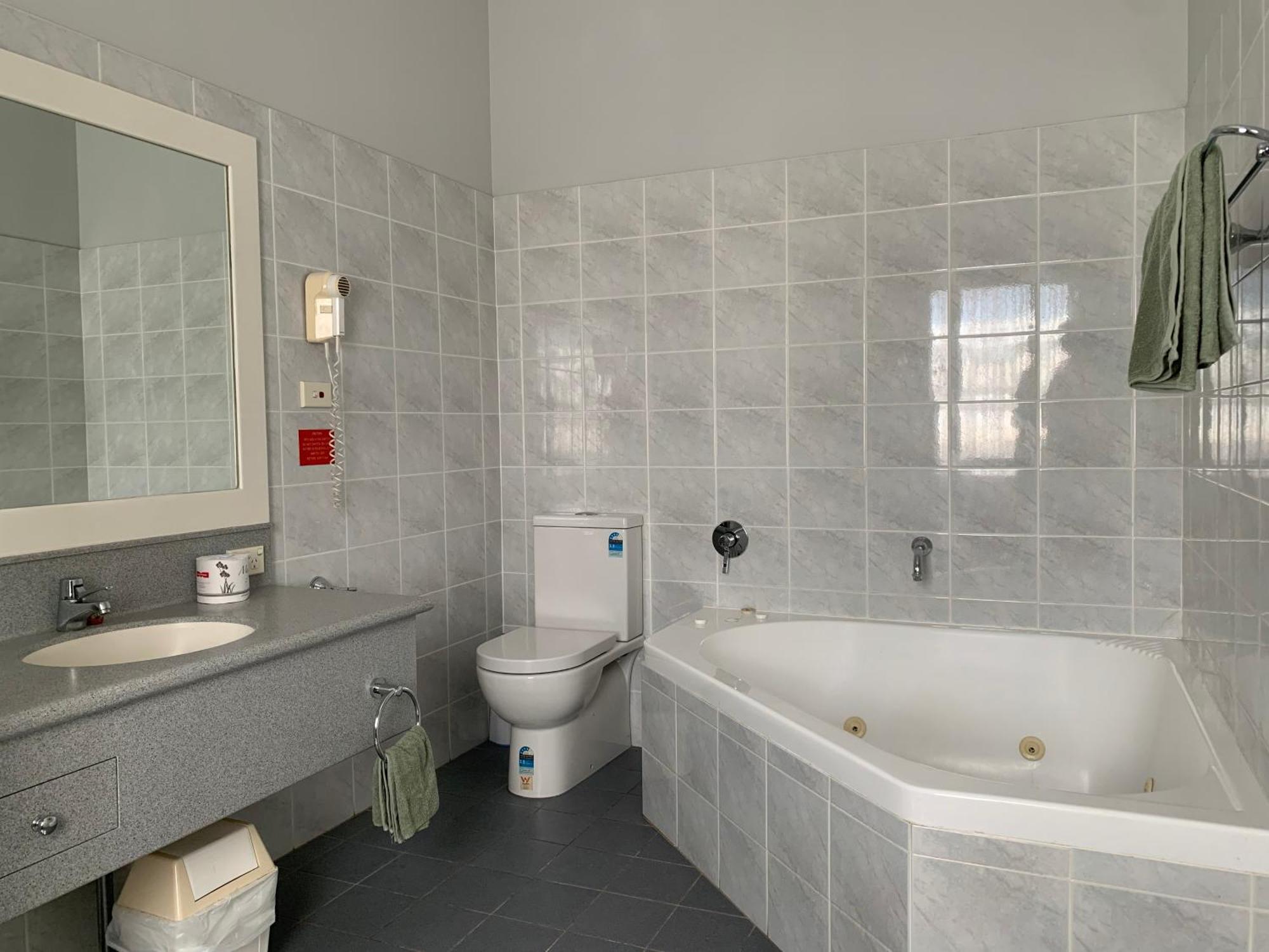 Moruya Monarch Hotel Bagian luar foto
