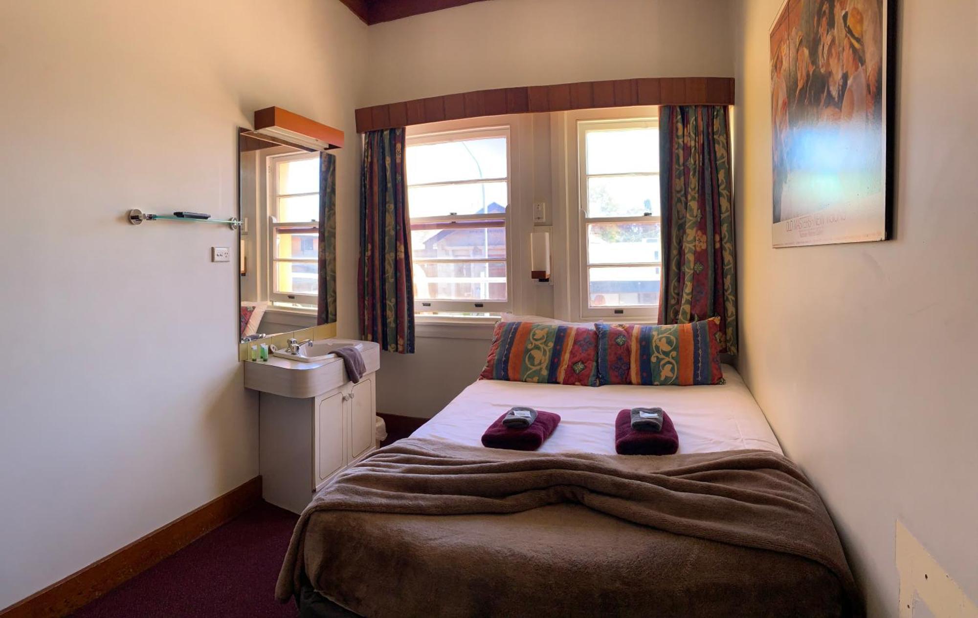 Moruya Monarch Hotel Bagian luar foto
