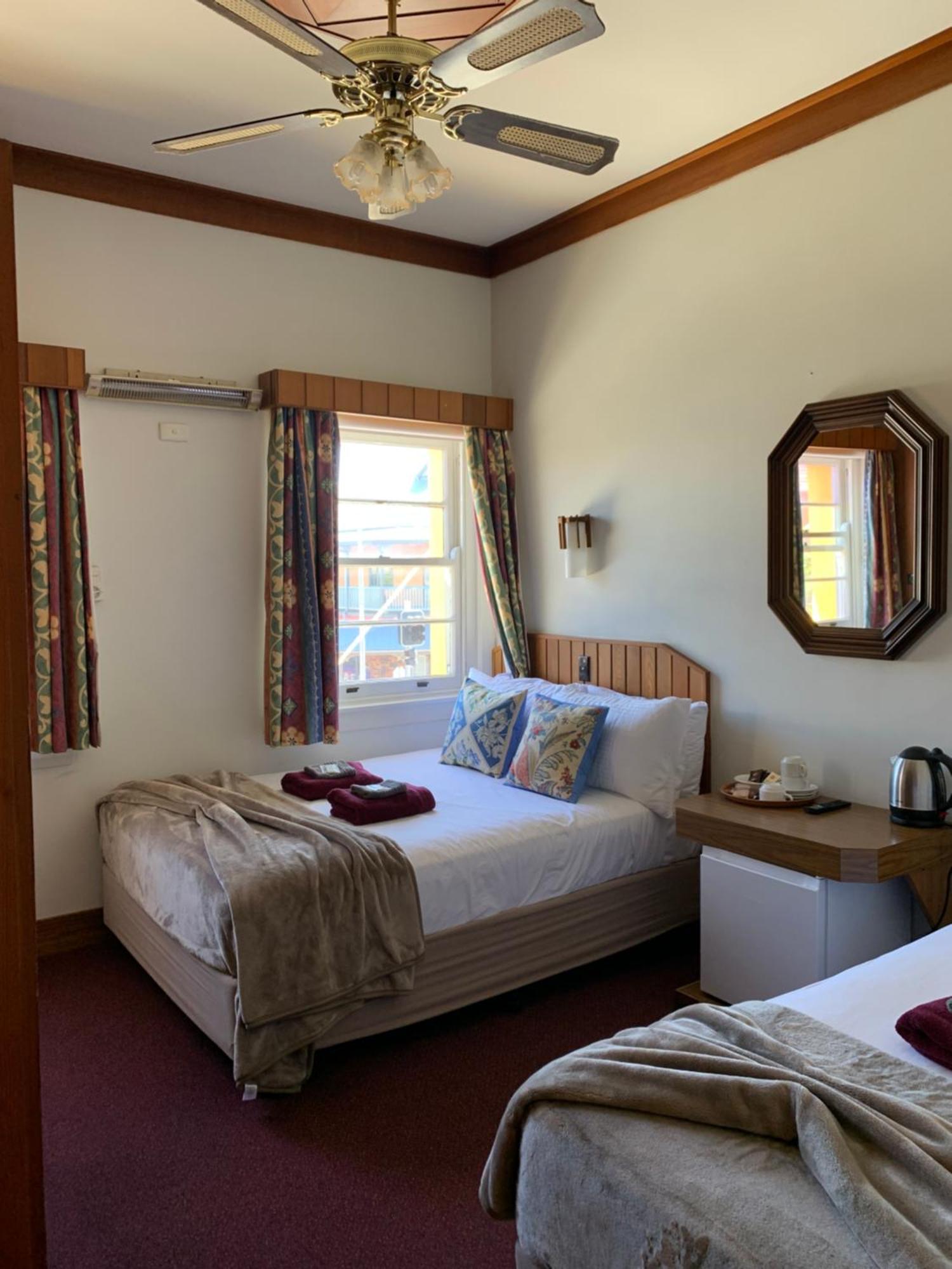 Moruya Monarch Hotel Bagian luar foto