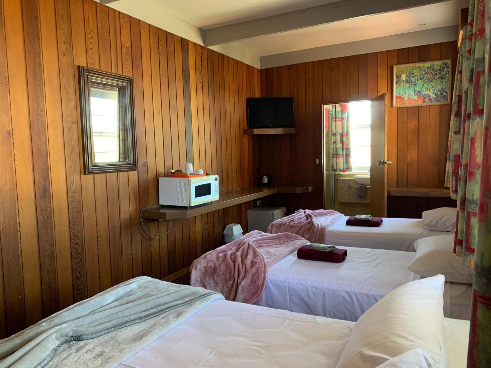 Moruya Monarch Hotel Bagian luar foto