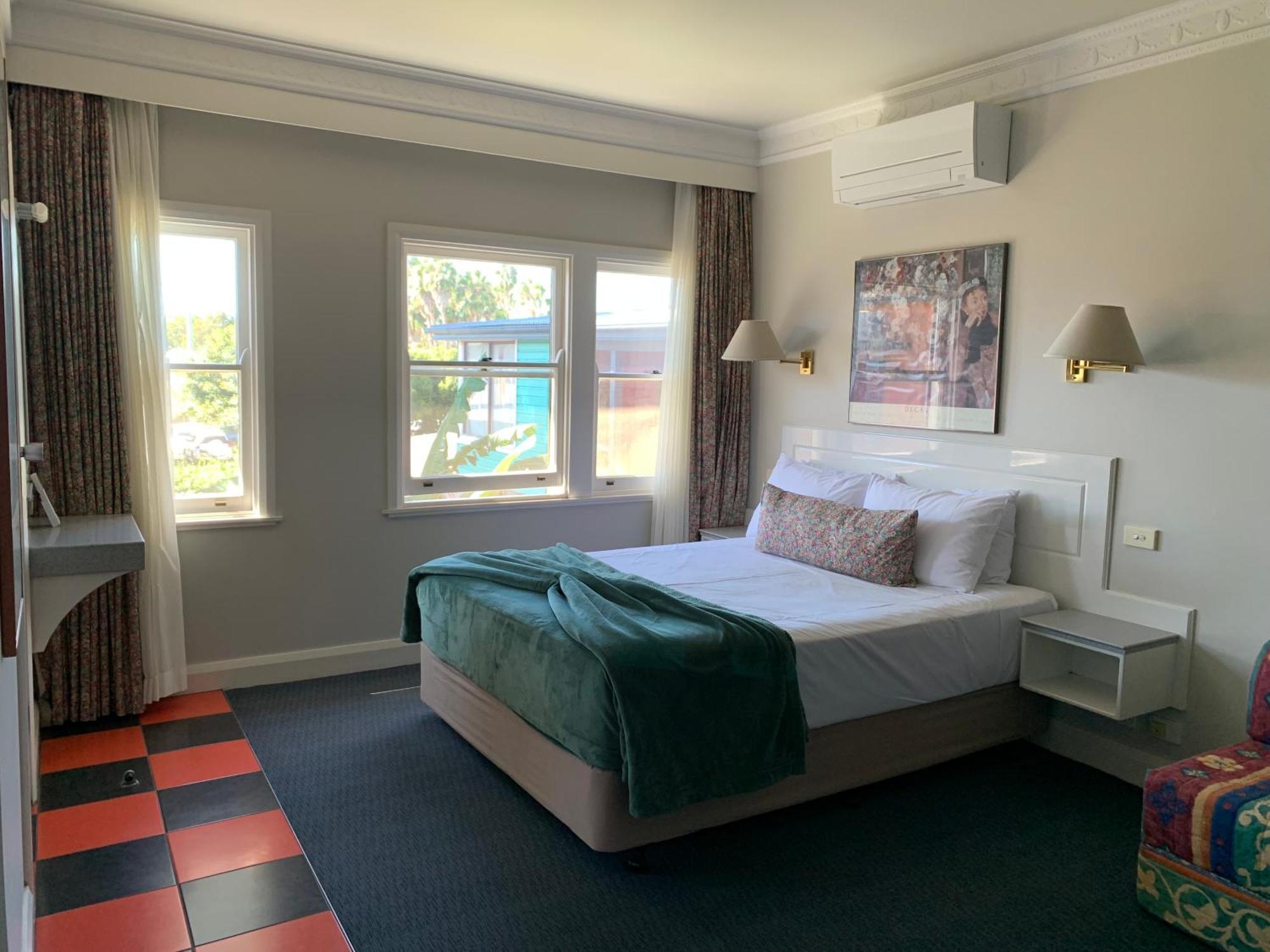 Moruya Monarch Hotel Bagian luar foto