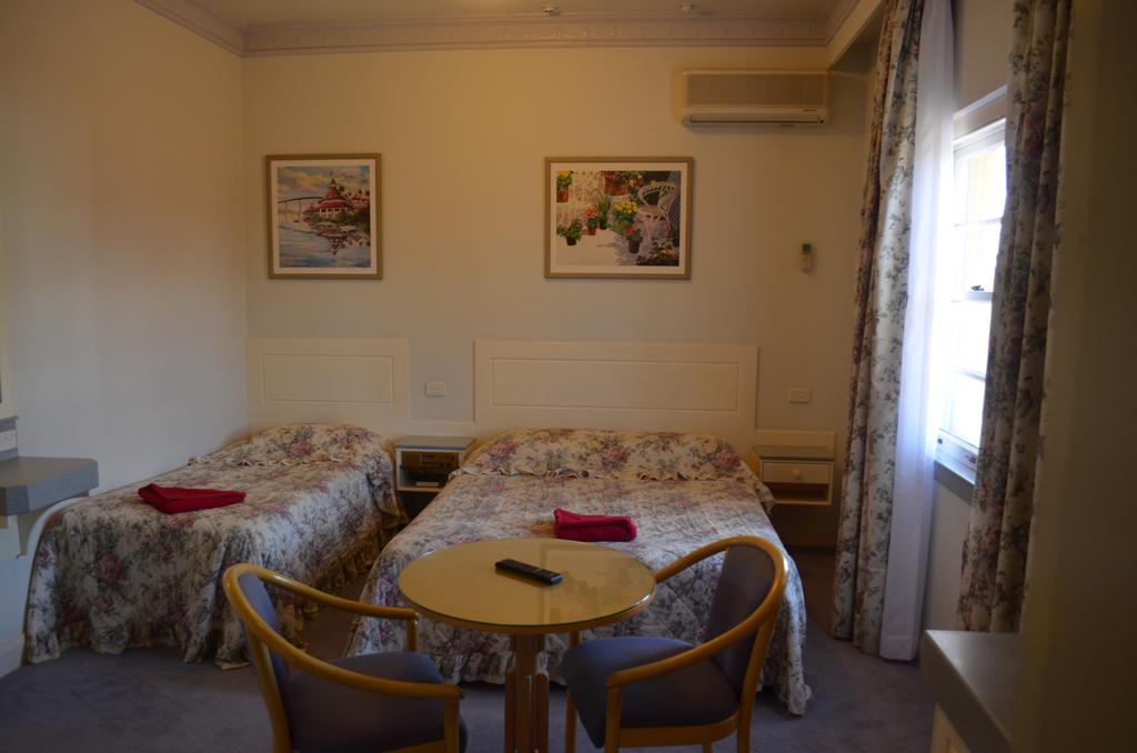 Moruya Monarch Hotel Bagian luar foto