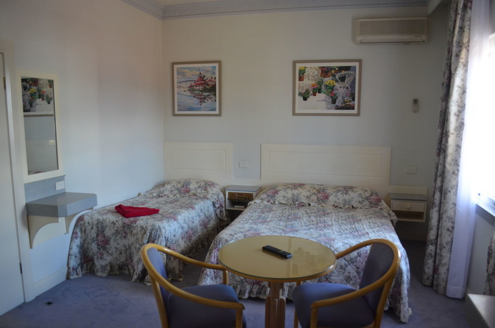 Moruya Monarch Hotel Bagian luar foto