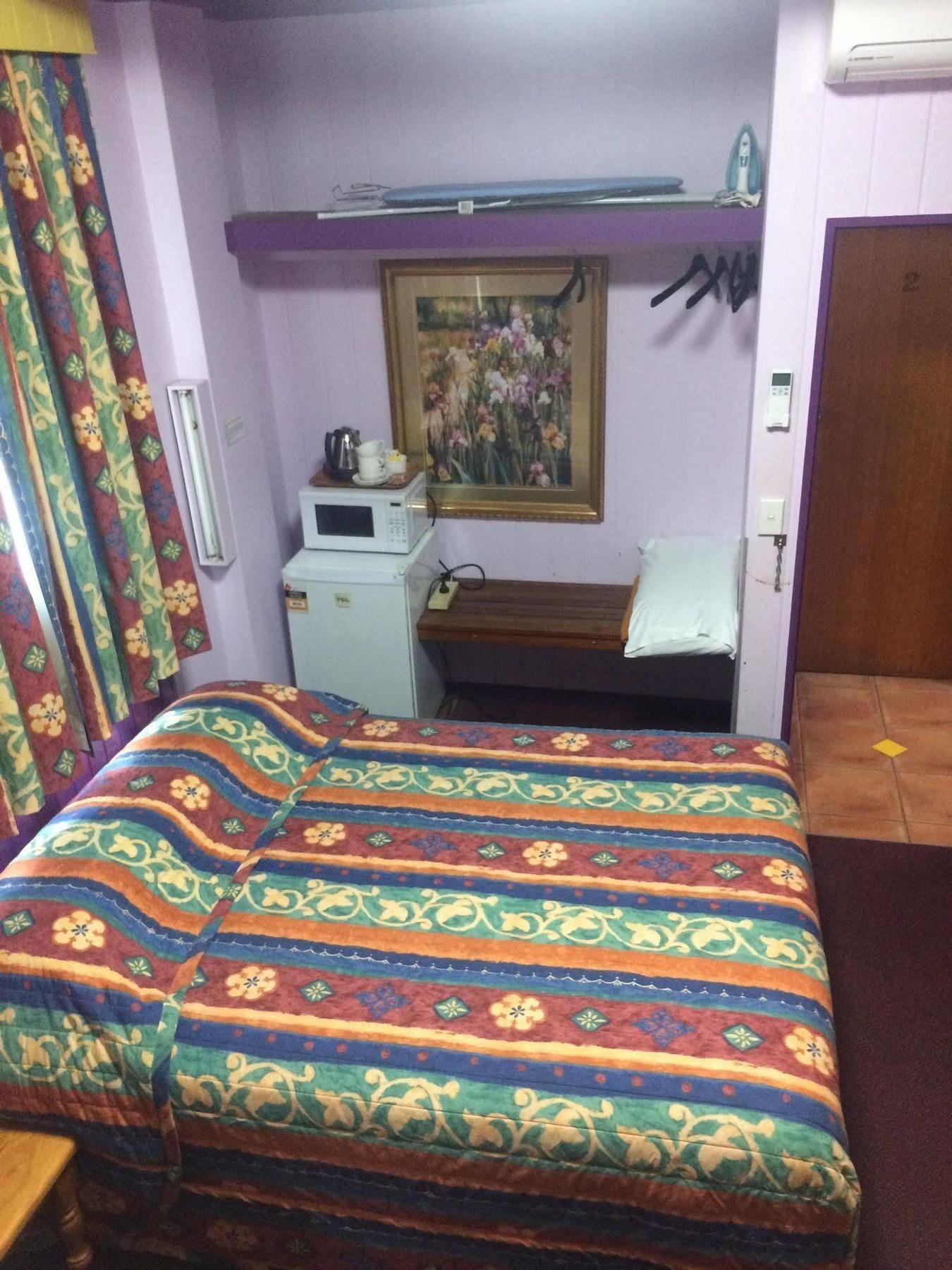 Moruya Monarch Hotel Bagian luar foto