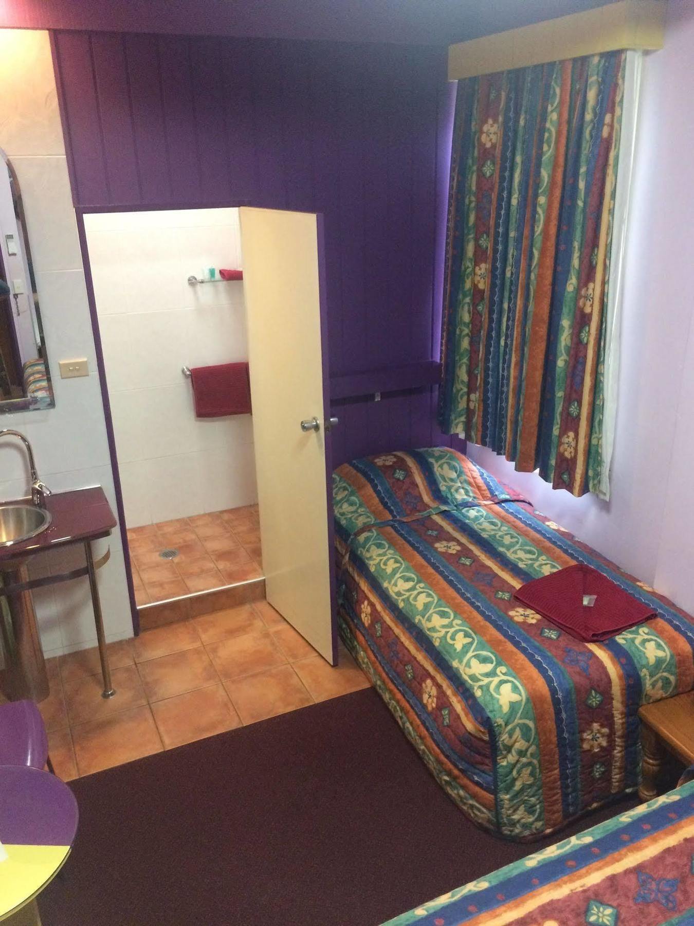 Moruya Monarch Hotel Bagian luar foto