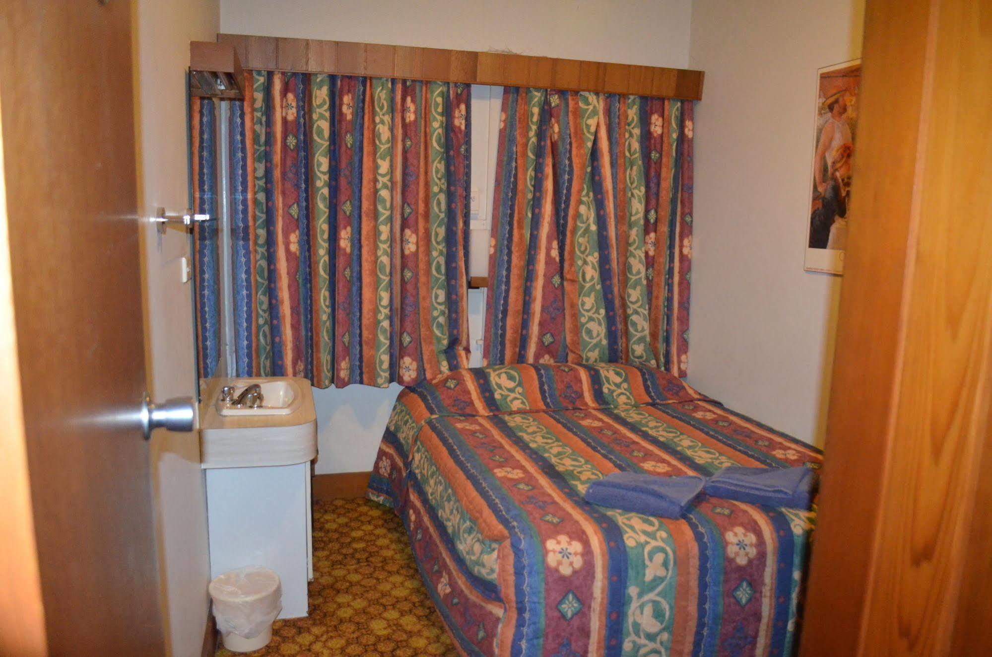 Moruya Monarch Hotel Bagian luar foto