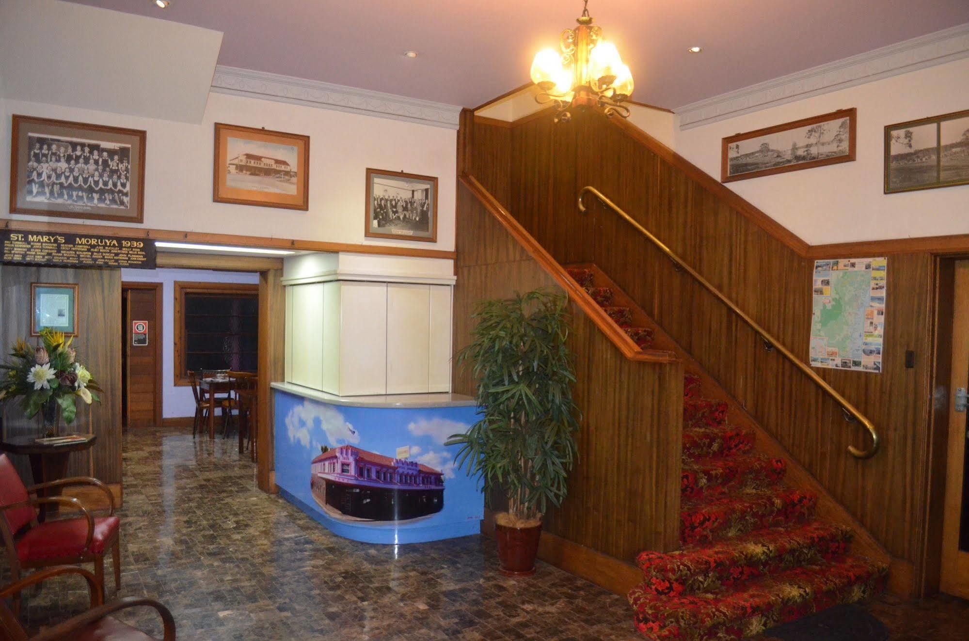 Moruya Monarch Hotel Bagian luar foto
