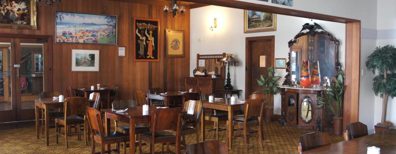 Moruya Monarch Hotel Bagian luar foto