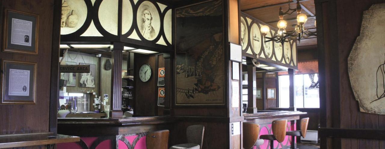 Moruya Monarch Hotel Bagian luar foto