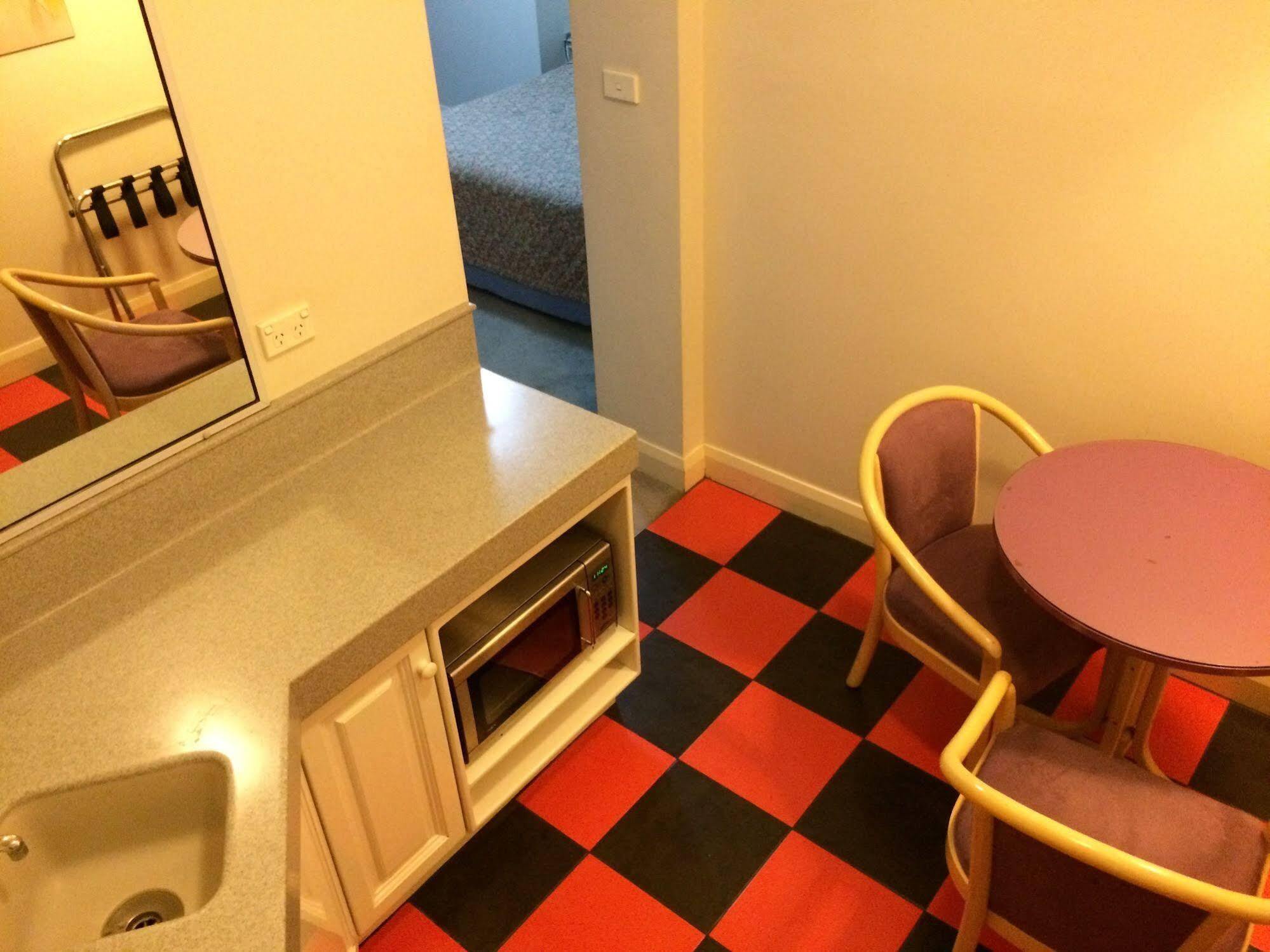 Moruya Monarch Hotel Bagian luar foto